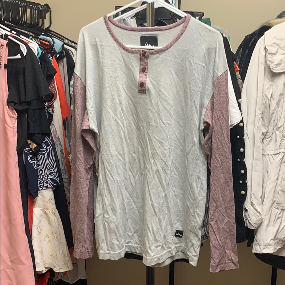 Men’s Top - Size Large